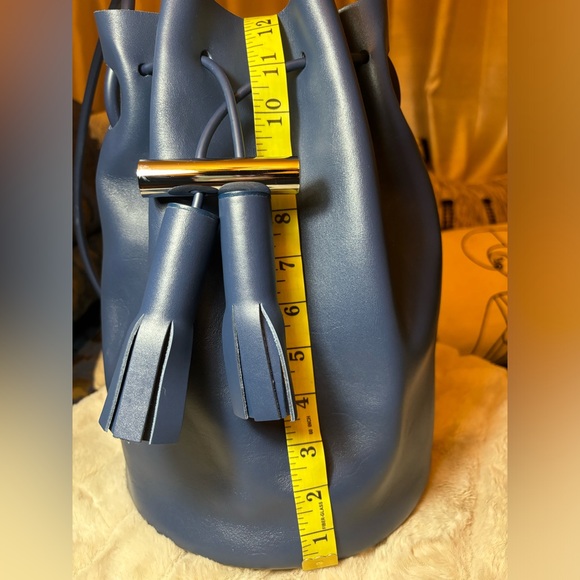 NWOT Building Block - Bucket Bag - Pristine Condition! - Picture 10 of 12